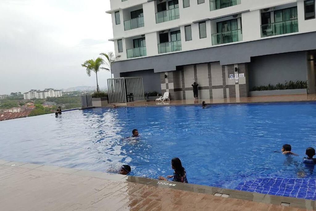 Hidayah Homestay Near Ukm And Ktm Station With High Speed Wifi - Pool & River View Bangi Exteriér fotografie