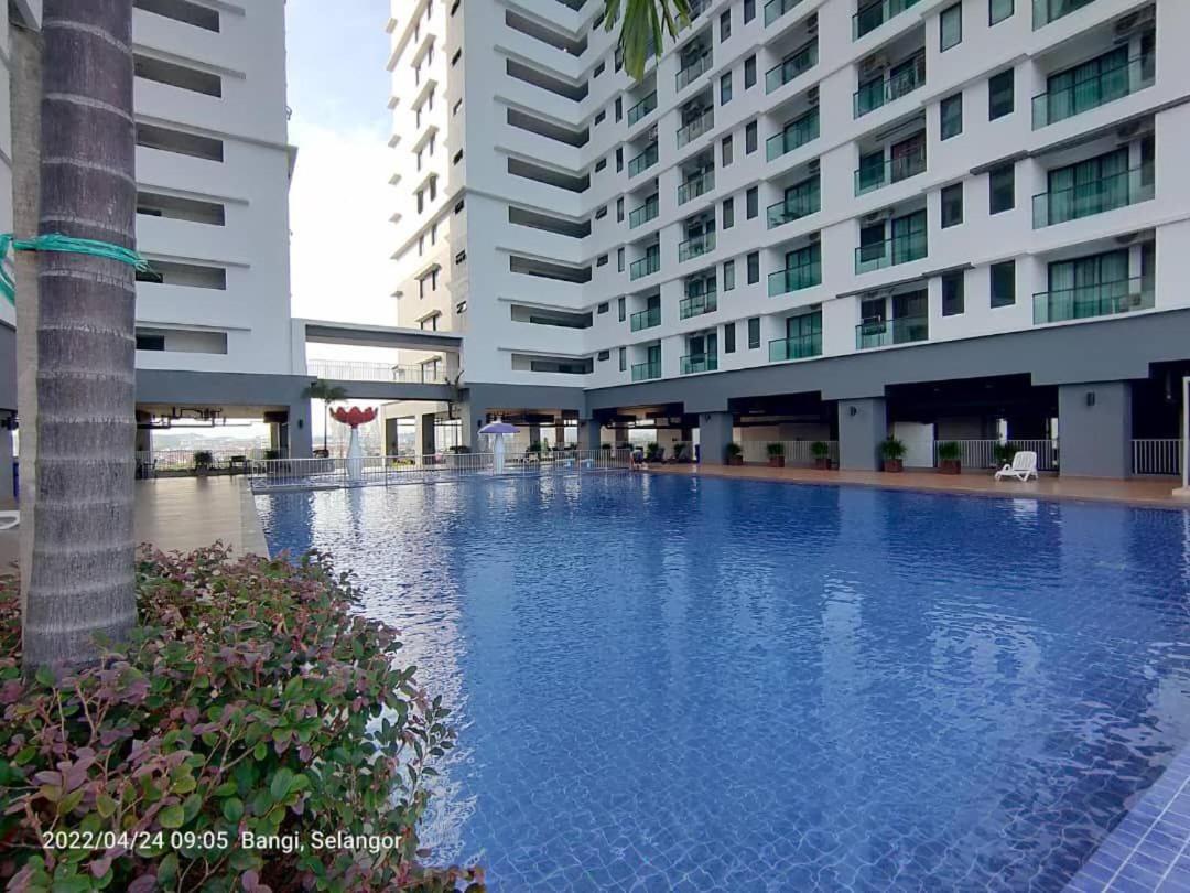 Hidayah Homestay Near Ukm And Ktm Station With High Speed Wifi - Pool & River View Bangi Exteriér fotografie
