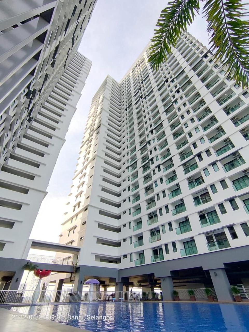 Hidayah Homestay Near Ukm And Ktm Station With High Speed Wifi - Pool & River View Bangi Exteriér fotografie